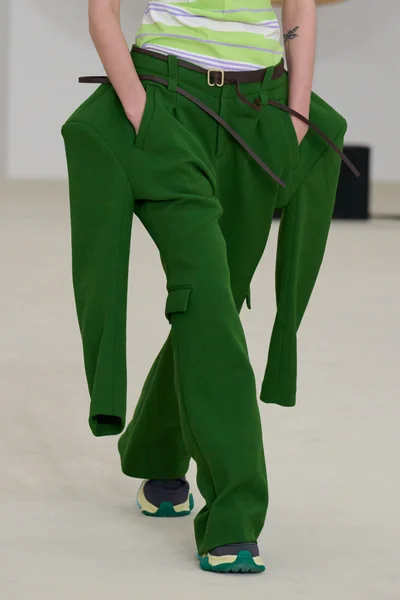 Look 25